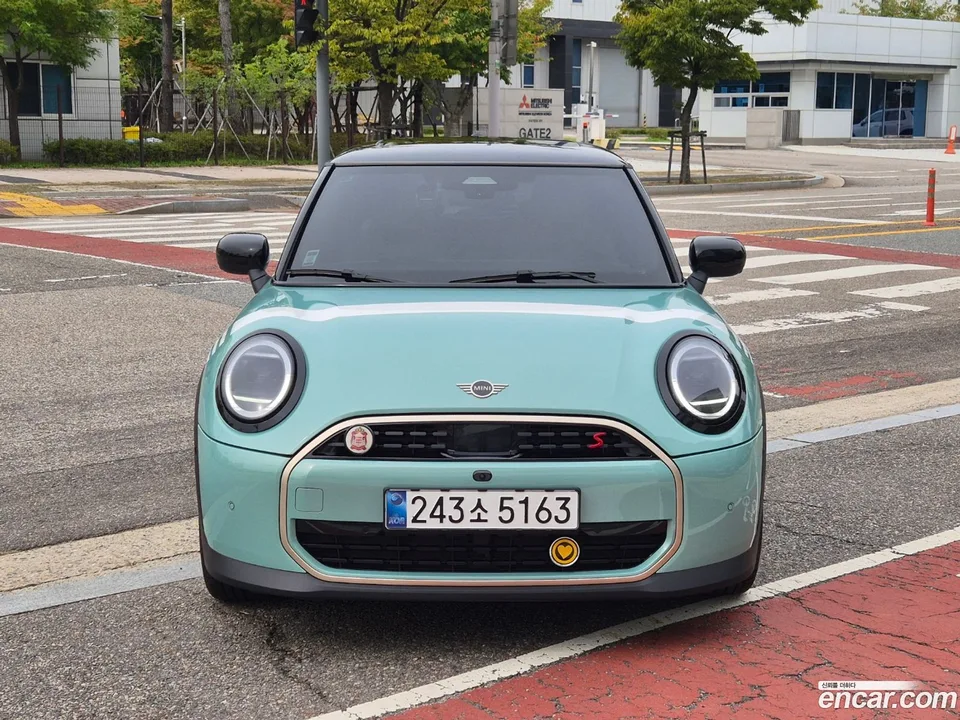 MINI Cooper S 2024 — фото 1, купить с доставкой в Москву