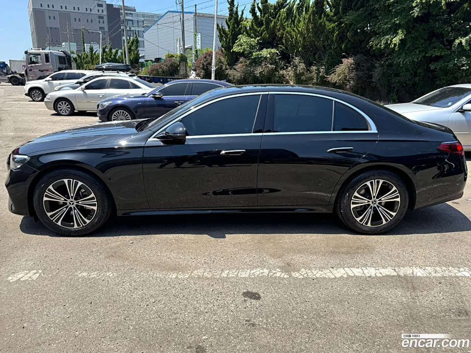 Mercedes-Benz E-Class E200 2025 — миниатюра 3