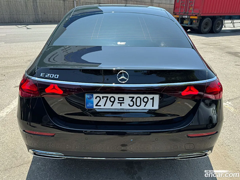Mercedes-Benz E-Class E200 2025 — миниатюра 5