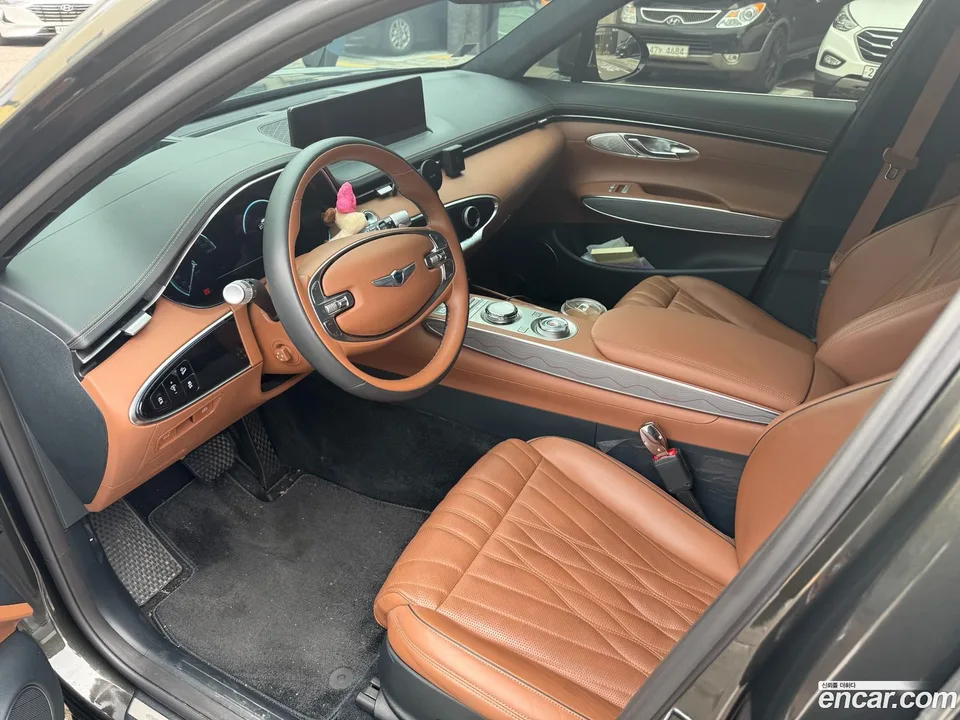 Genesis GV70 2.5T 2WD 2023 — миниатюра 2
