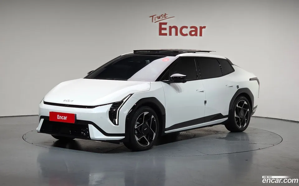 Kia EV4 2WD 2025 — фото 1, купить с доставкой в Москву