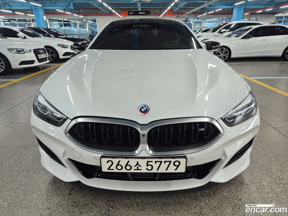 BMW 8 Series M850i xDrive 2023 — фото 1, купить с доставкой в Москву