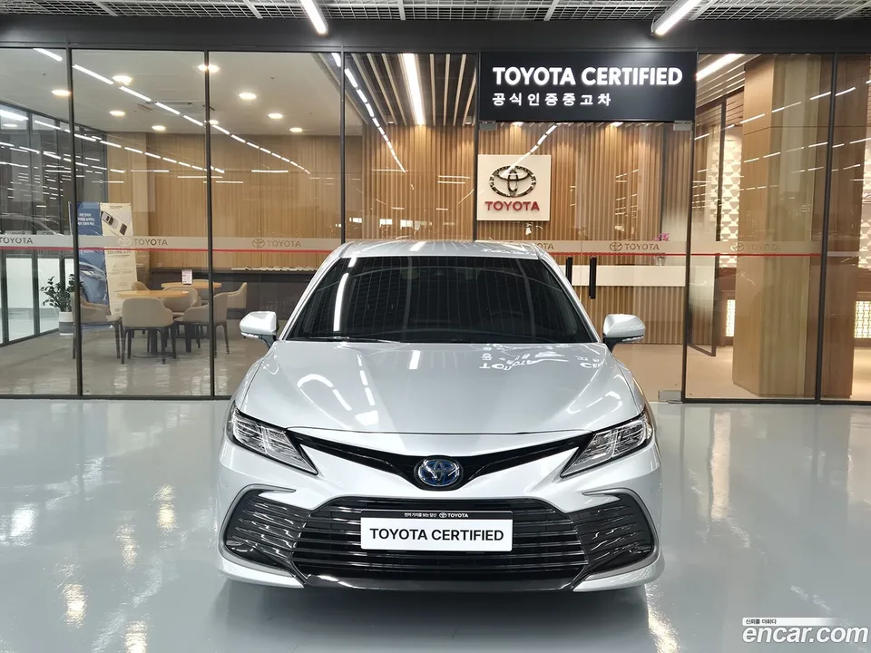Toyota Camry 2.5 LE 2023 — миниатюра 3