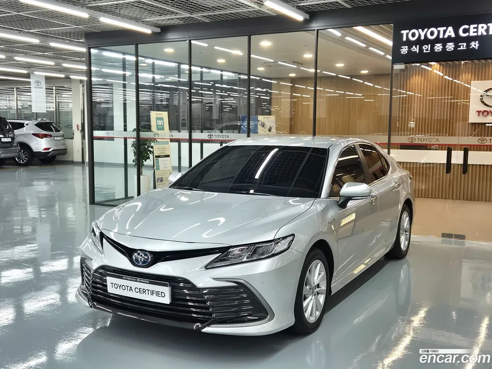 Toyota Camry 2.5 LE 2023 — фото 1, купить с доставкой в Москву