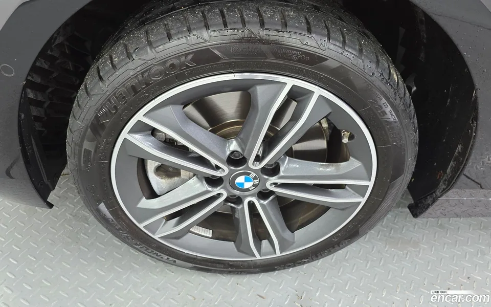 BMW 1 Series 120i 2023 — миниатюра 2
