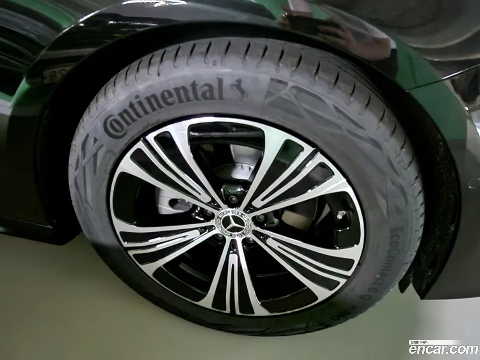 Mercedes-Benz E-Class E200 2025 — миниатюра 5