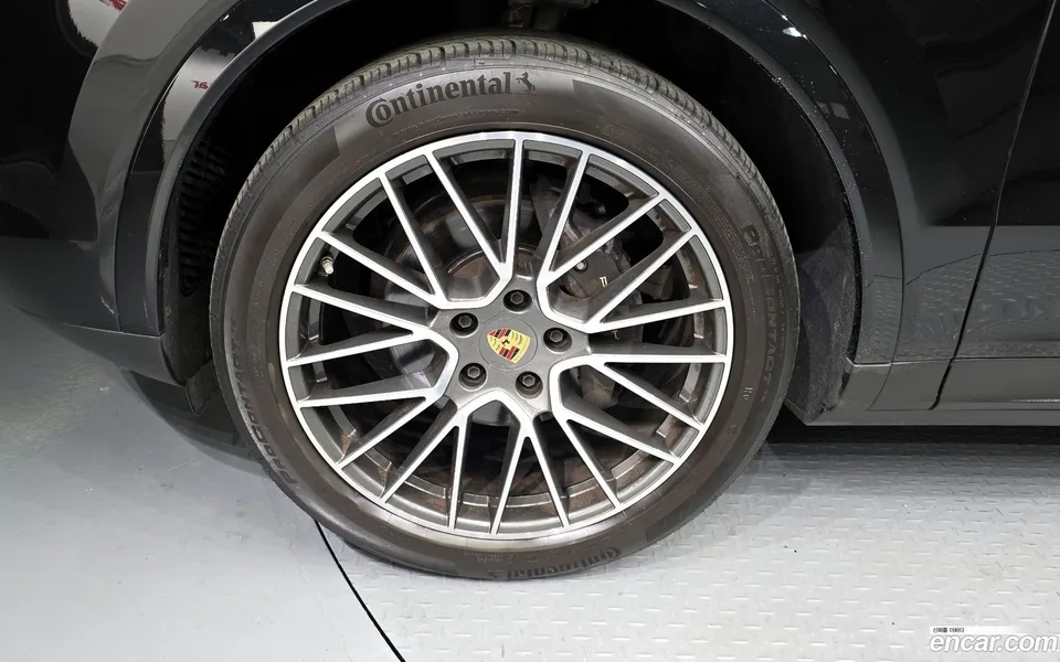 Porsche Cayenne 3.0 2023 — миниатюра 2