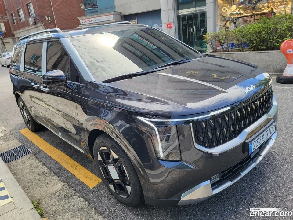 Kia Carnival HEV 9 2025 — фото 1, купить с доставкой в Москву