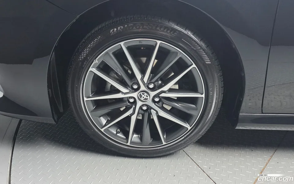 Toyota Camry 2.5 XLE 2023 — миниатюра 2