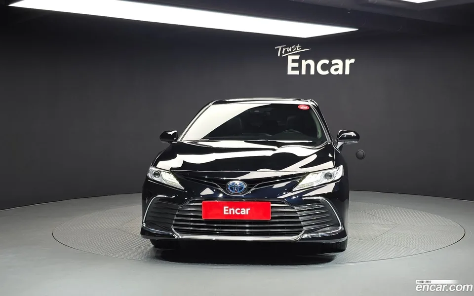 Toyota Camry 2.5 XLE 2023 — миниатюра 3