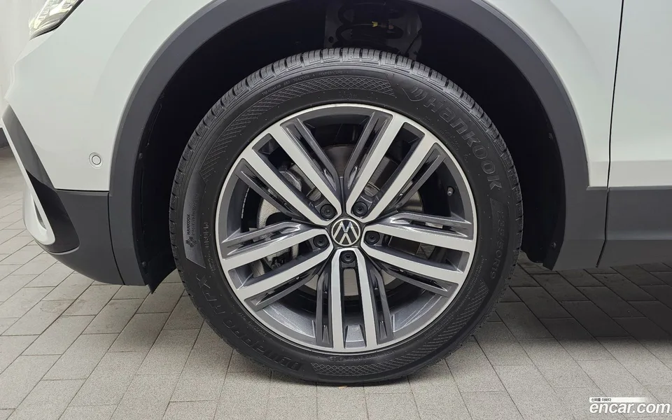 Volkswagen Tiguan Allspace 2.0 TSI 2023 — миниатюра 2
