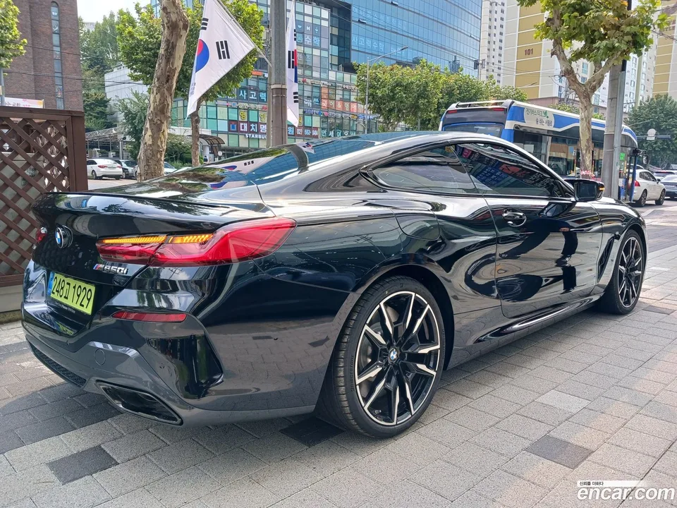 BMW 8 Series M850i xDrive 2025 — миниатюра 4