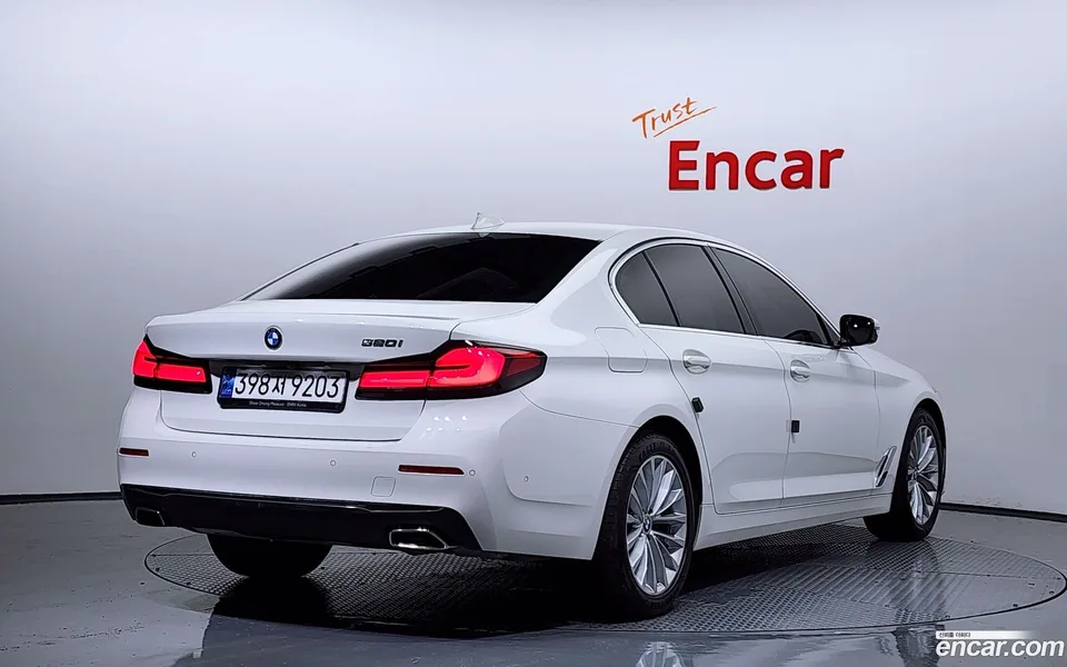 BMW 5 Series 520i 2023 — миниатюра 2