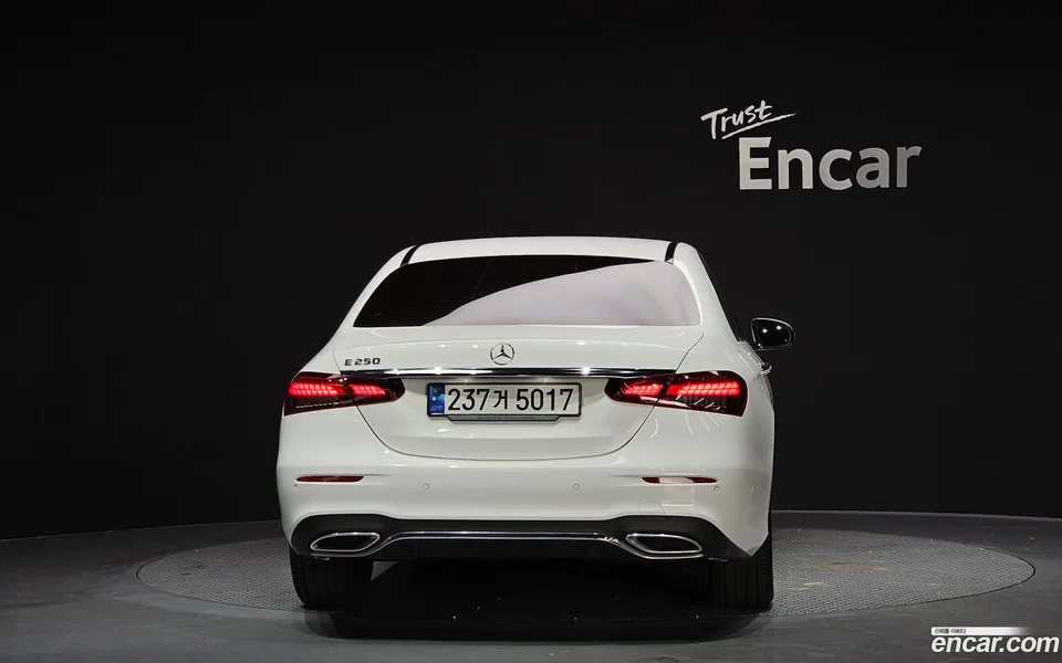 Mercedes-Benz E-Class E250 AMG Line 2023 — thumbnail 4