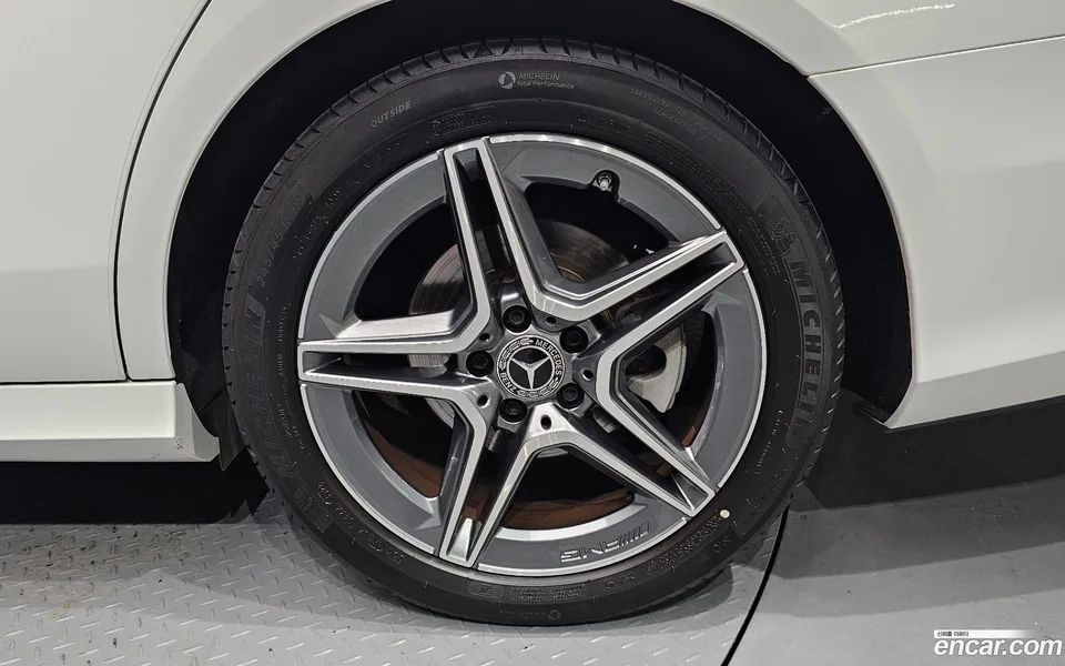 Mercedes-Benz E-Class E250 AMG Line 2023 — thumbnail 5