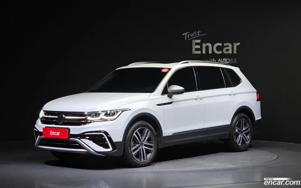Volkswagen Tiguan Allspace 2.0 TSI 2022 — фото 1, купить с доставкой в Москву