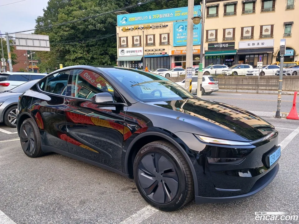 Tesla Model Y RWD 2025 — миниатюра 3