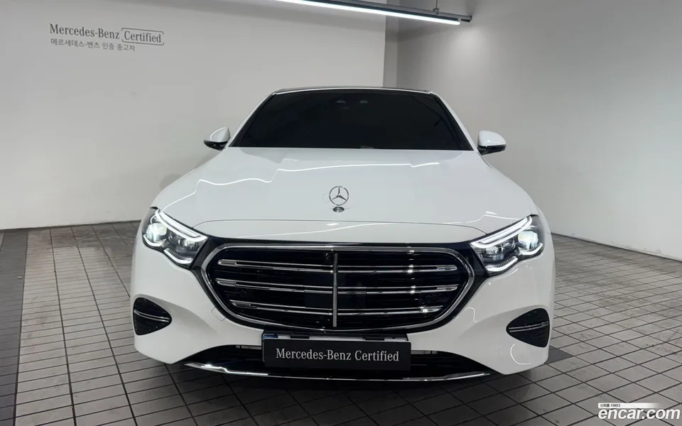 Mercedes-Benz E-Class E300 4MATIC 2025 — миниатюра 3