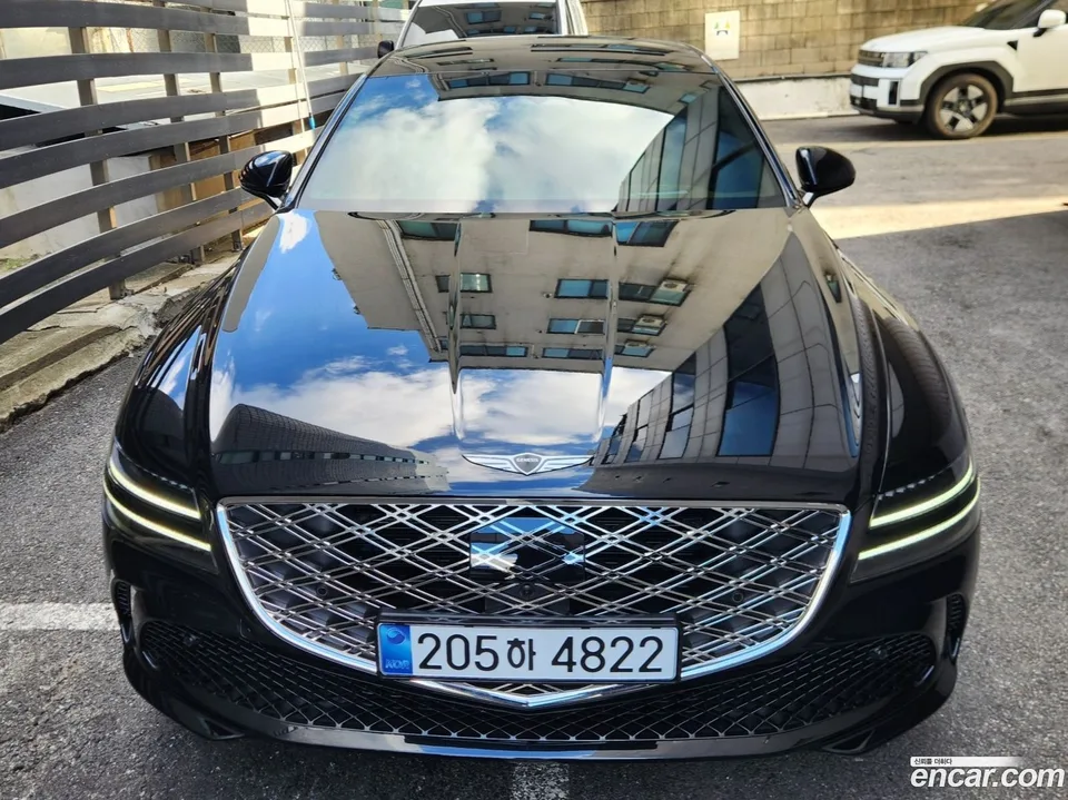 Genesis G80 2.5 2WD 2025 — фото 1, купить с доставкой в Москву