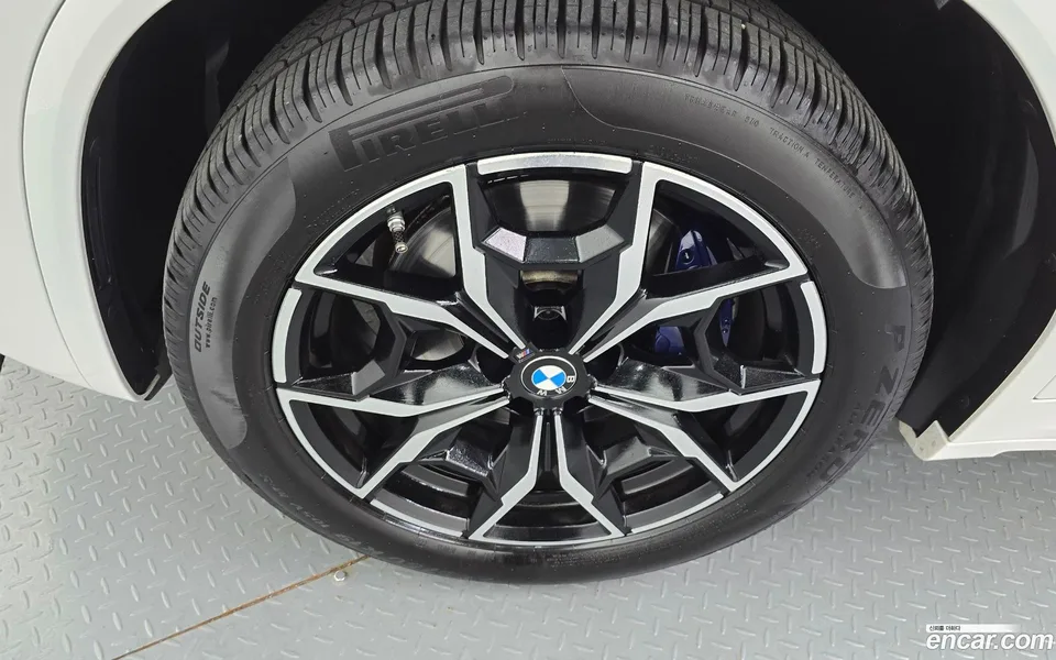 BMW X4 xDrive20i M 2023 — миниатюра 2
