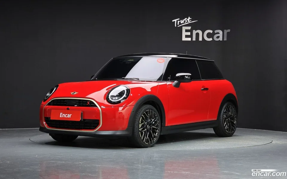 MINI Cooper S 2024 — фото 1, купить с доставкой в Москву