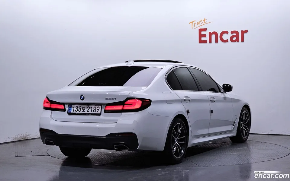 BMW 5 Series 520i M 2022 — миниатюра 2