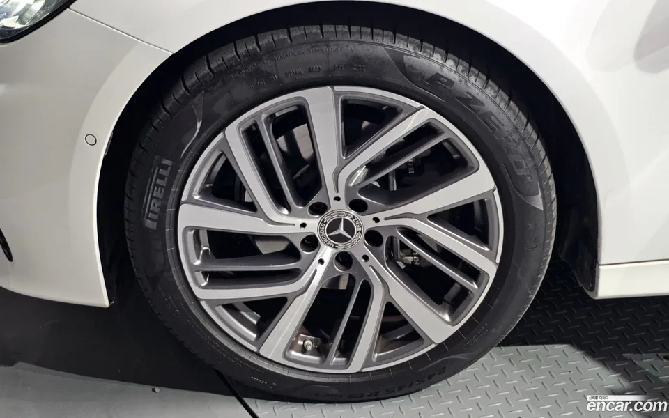 Mercedes-Benz E-Class E220d 4MATIC 2024 — миниатюра 2