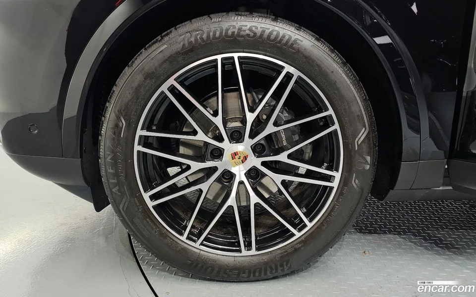 Porsche Cayenne 3.0 2024 — миниатюра 5