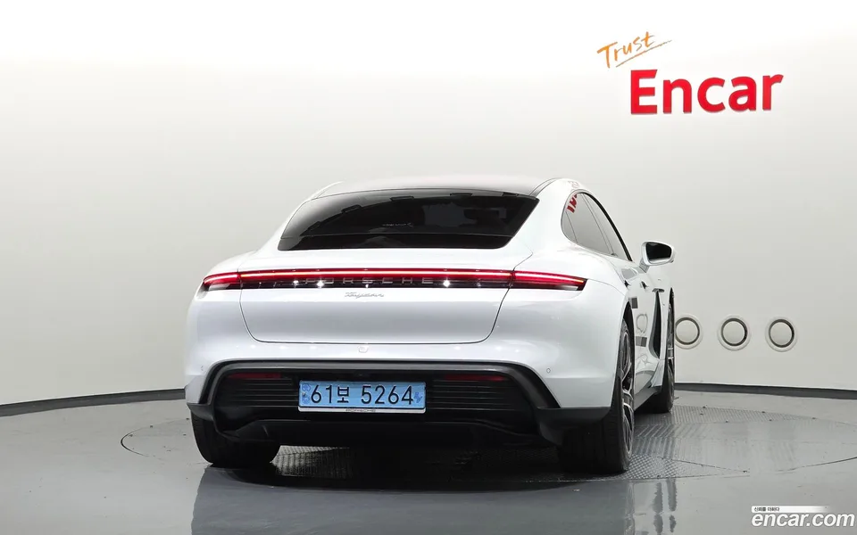 Porsche Taycan 2023 — миниатюра 4
