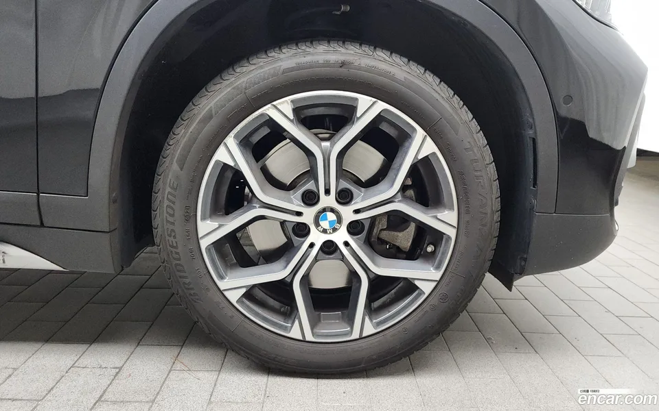 BMW X1 xDrive 20i xLine 2022 — миниатюра 5