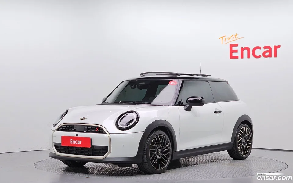 MINI Cooper S 2025 — фото 1, купить с доставкой в Москву