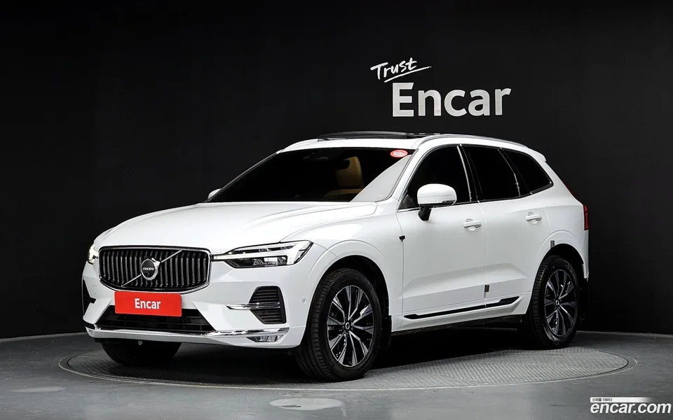Volvo XC60 B5 2023 — фото 1, купить с доставкой в Москву