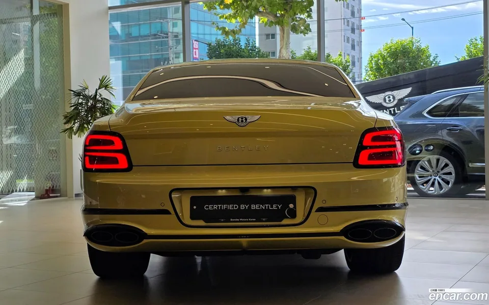 Bentley Flying Spur 4.0 S 2024 — миниатюра 2