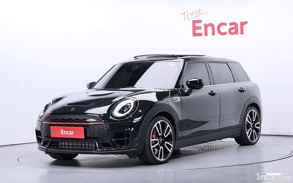 MINI Cooper S Clubman JCW 2023 — фото 1, купить с доставкой в Москву