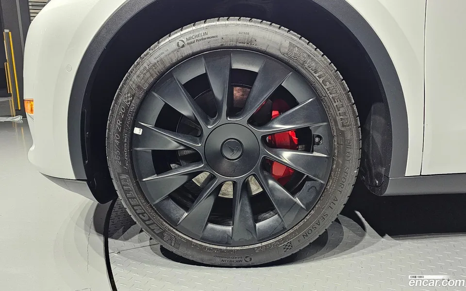 Tesla Model Y AWD 2022 — миниатюра 2