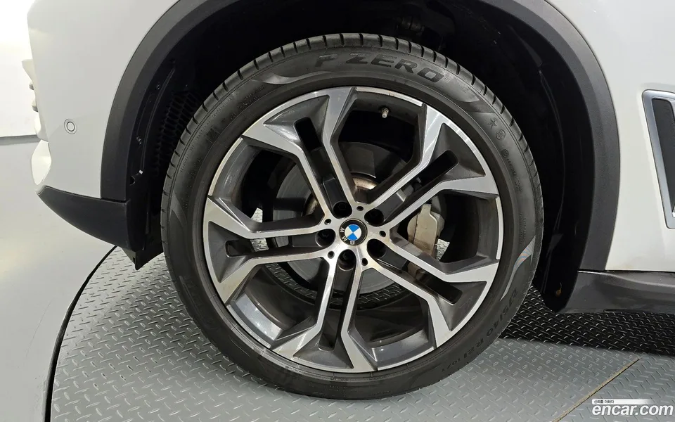 BMW X5 xDrive 40i xLine 2022 — миниатюра 2
