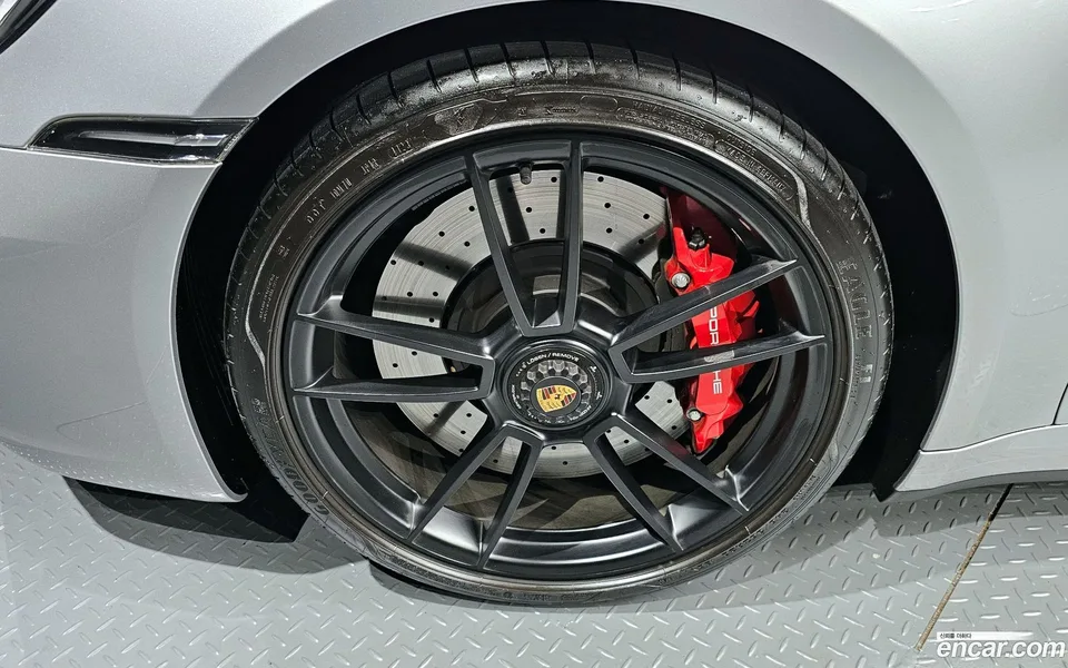 Porsche 911 (992) 4 GTS 2024 — миниатюра 2