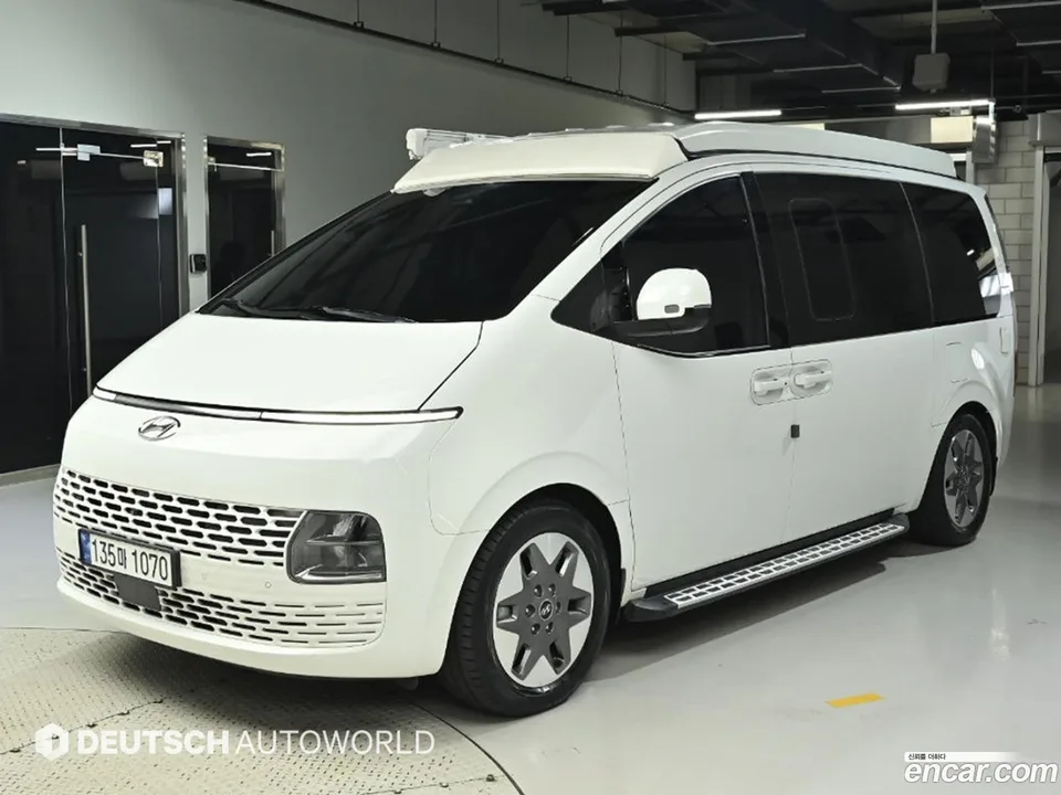 Hyundai Staria 4WD 2023 — фото 1, купить с доставкой в Москву