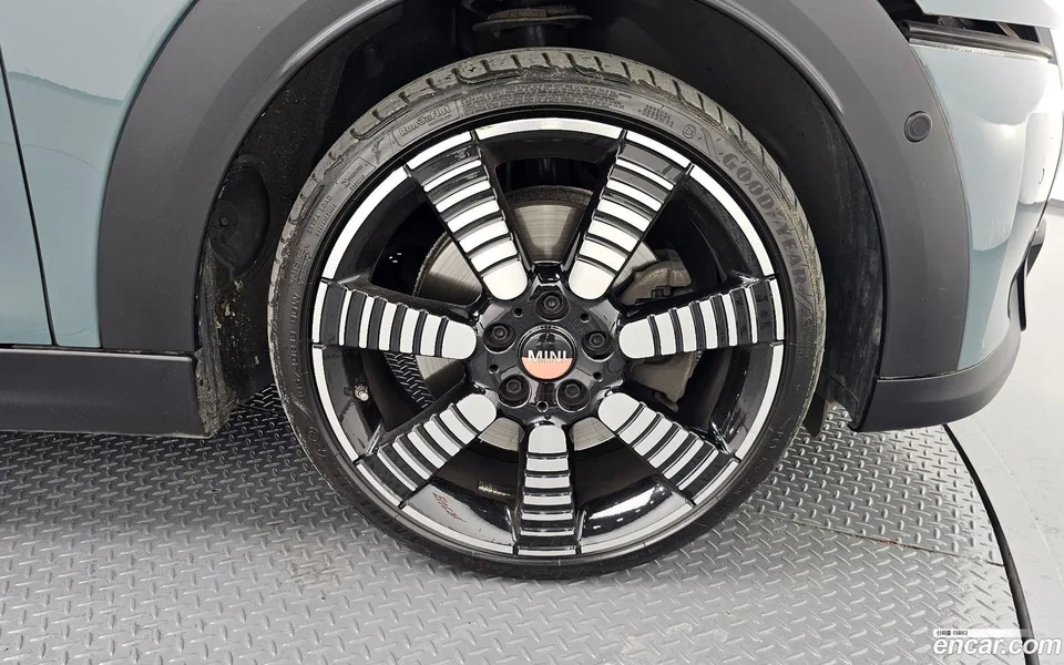 MINI Cooper S 5 2023 — миниатюра 2
