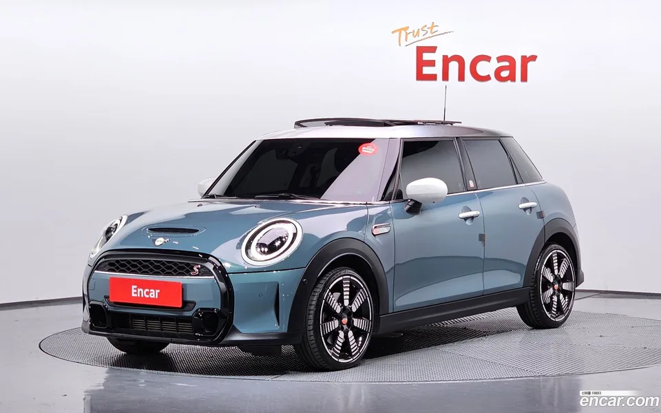 MINI Cooper S 5 2023 — фото 1, купить с доставкой в Москву