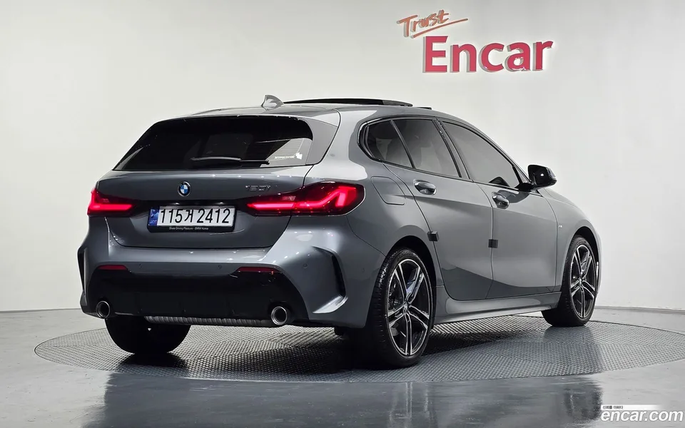 BMW 1 Series 120i M 2023 — миниатюра 2