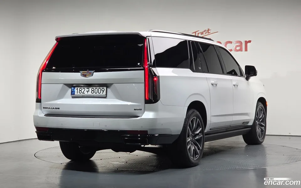 Cadillac Escalade 6.2 ESV 2023 — фото 1, купить с доставкой в Москву