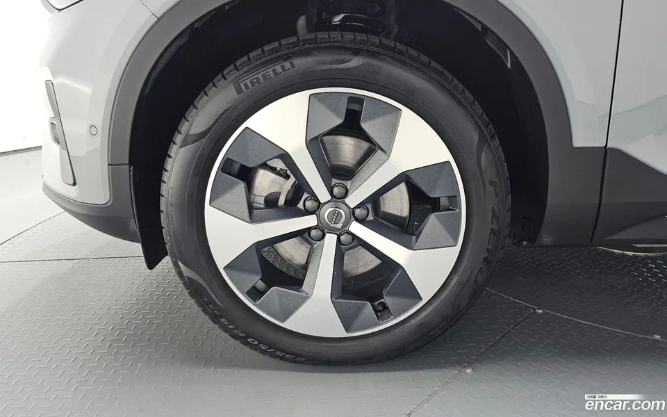 Volvo XC40 B4 2024 — миниатюра 2
