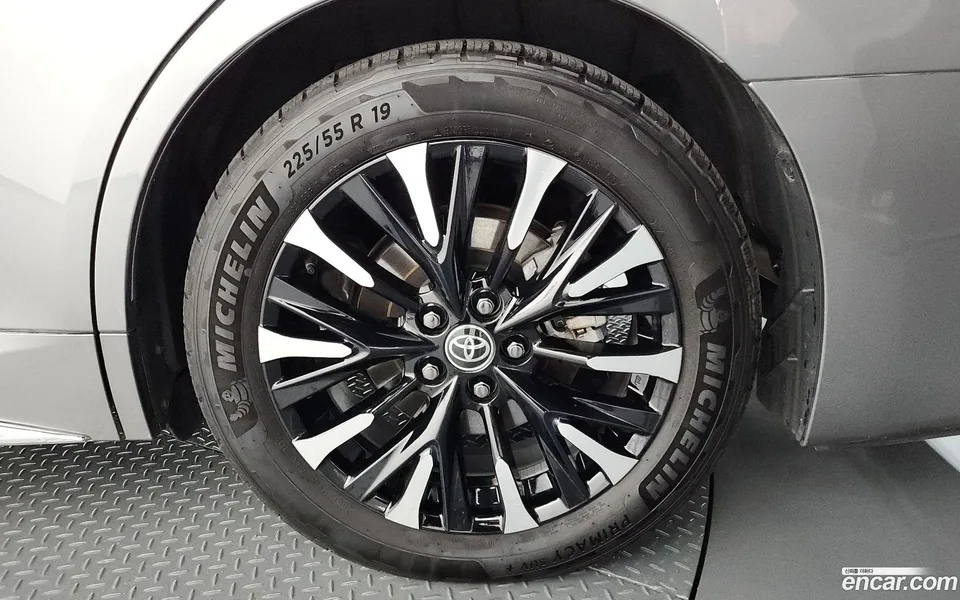 Toyota Alphard 2.5 HEV AWD 2024 — миниатюра 2