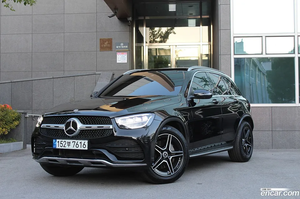 Mercedes-Benz GLC-Class GLC300 4MATIC 2022 — фото 1, купить с доставкой в Москву
