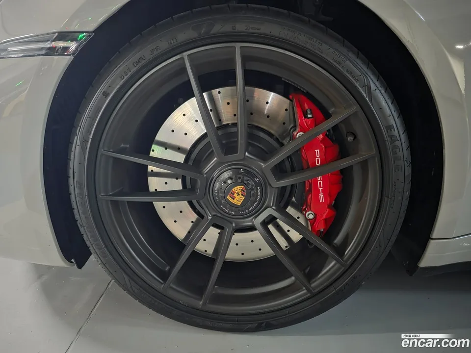 Porsche 911 (992) 4 GTS 2023 — миниатюра 5