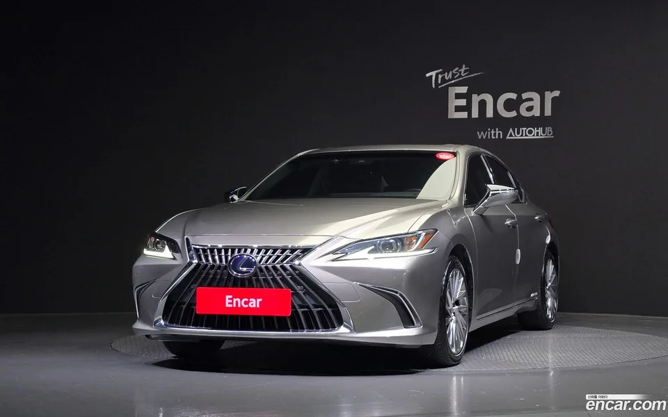 Lexus ES 300h 2022 — миниатюра 3