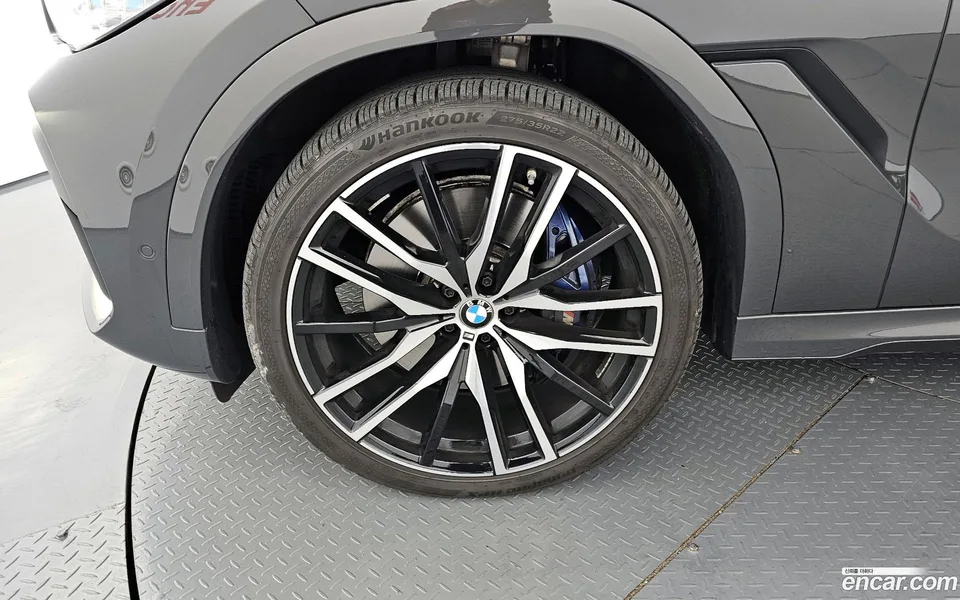 BMW X6 xDrive40d M 2023 — миниатюра 2