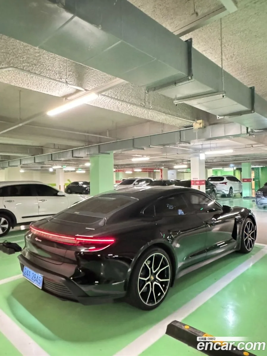 Porsche Taycan 2025 — миниатюра 2