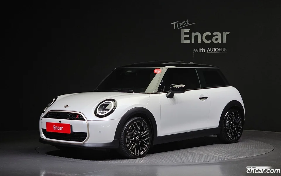 MINI Cooper S 2024 — фото 1, купить с доставкой в Москву